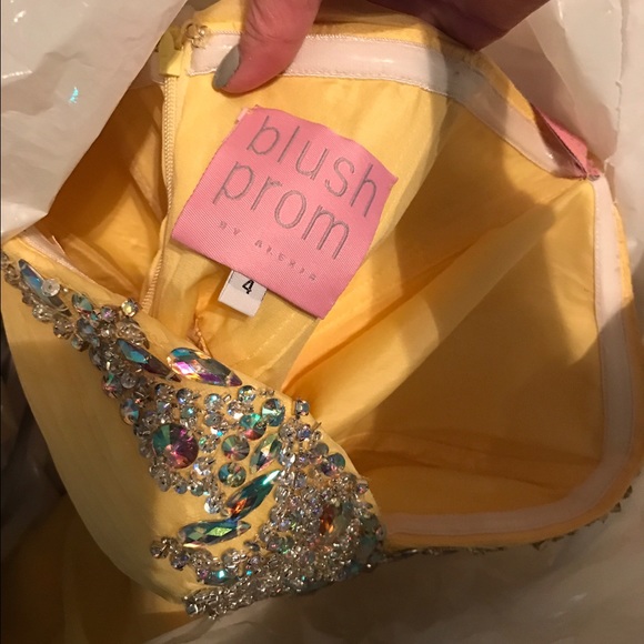 PROM DRESS! - Picture 4 of 4