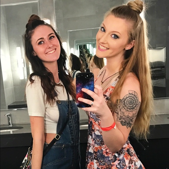 Meet Your Posher โค๏ธ๏ธ - Picture 5 of 6