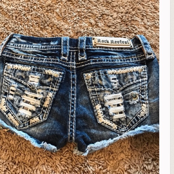 Pants - ISO Rock revival Boris shorts 26 or 27