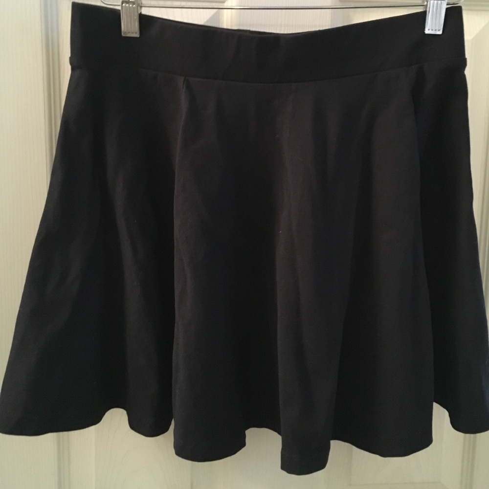 black skater skirt