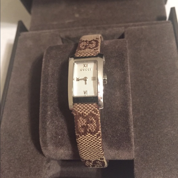 Gucci watch - mint condition / tag & box available - Picture 2 of 3