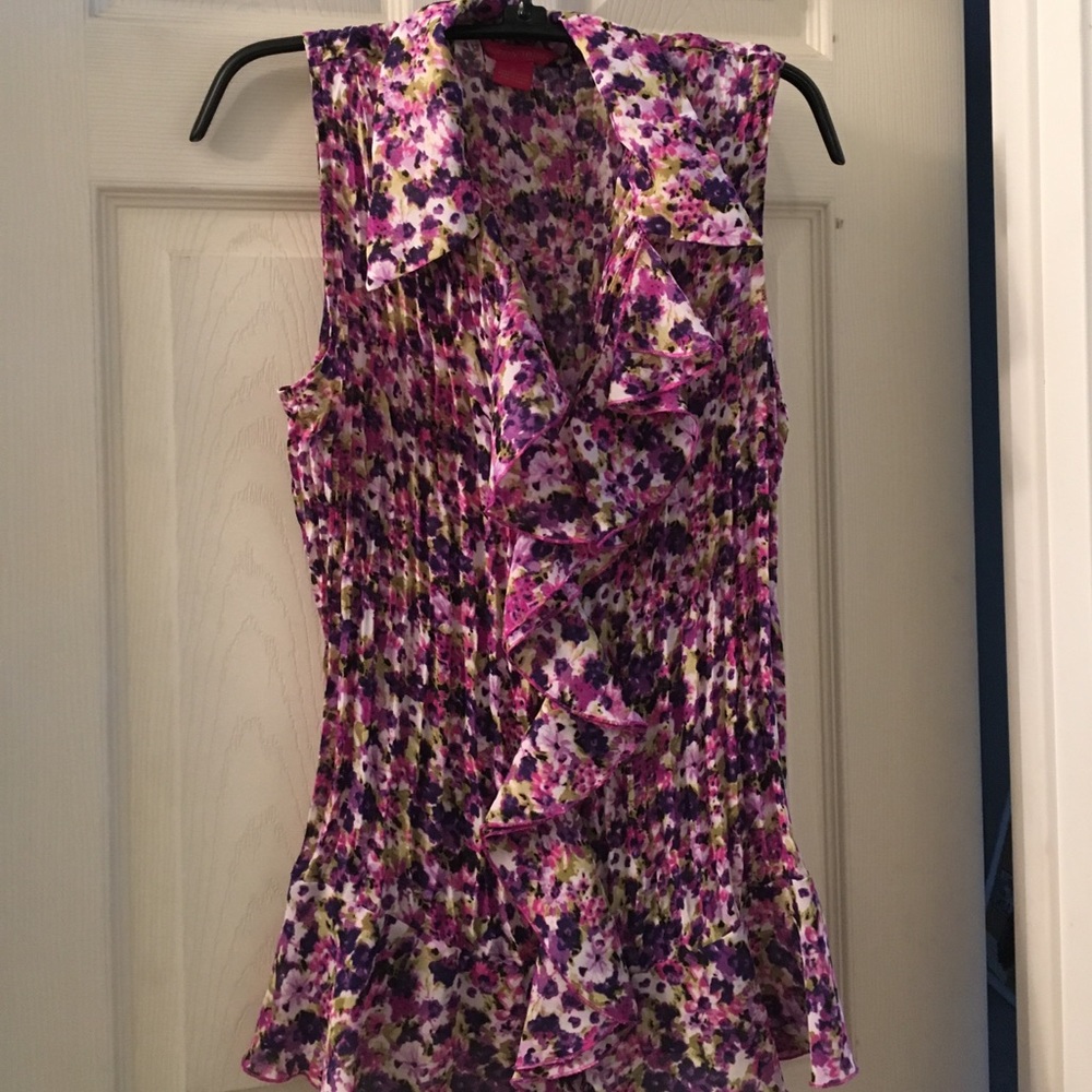 floral ruffled sleeveless blouse