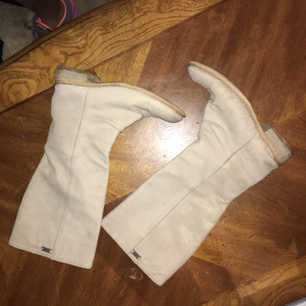 Ladies tan leather EMU boots size 5