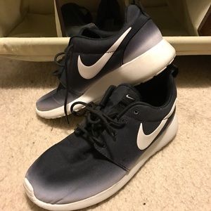 Nike Roshe Run Black/White fade