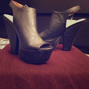 Women's heeled sandals