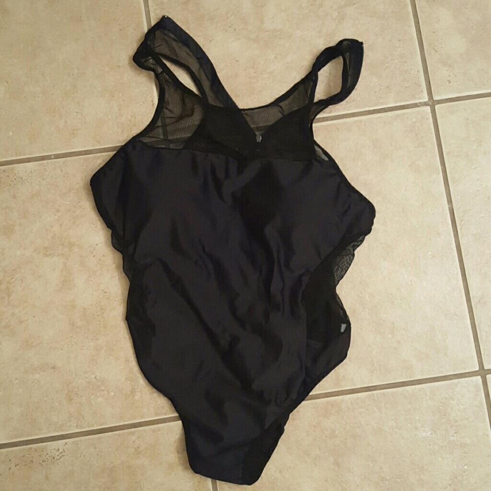 One piece mesh material swimsuit