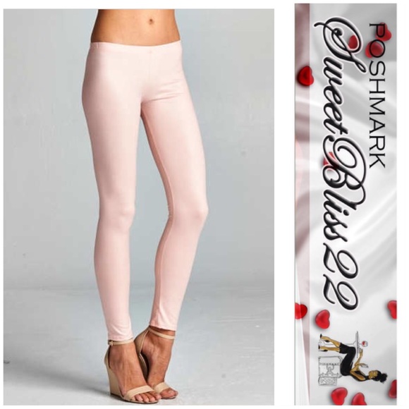 🌸You Are Blushing Matte Leggings🌸 - Picture 2 of 2