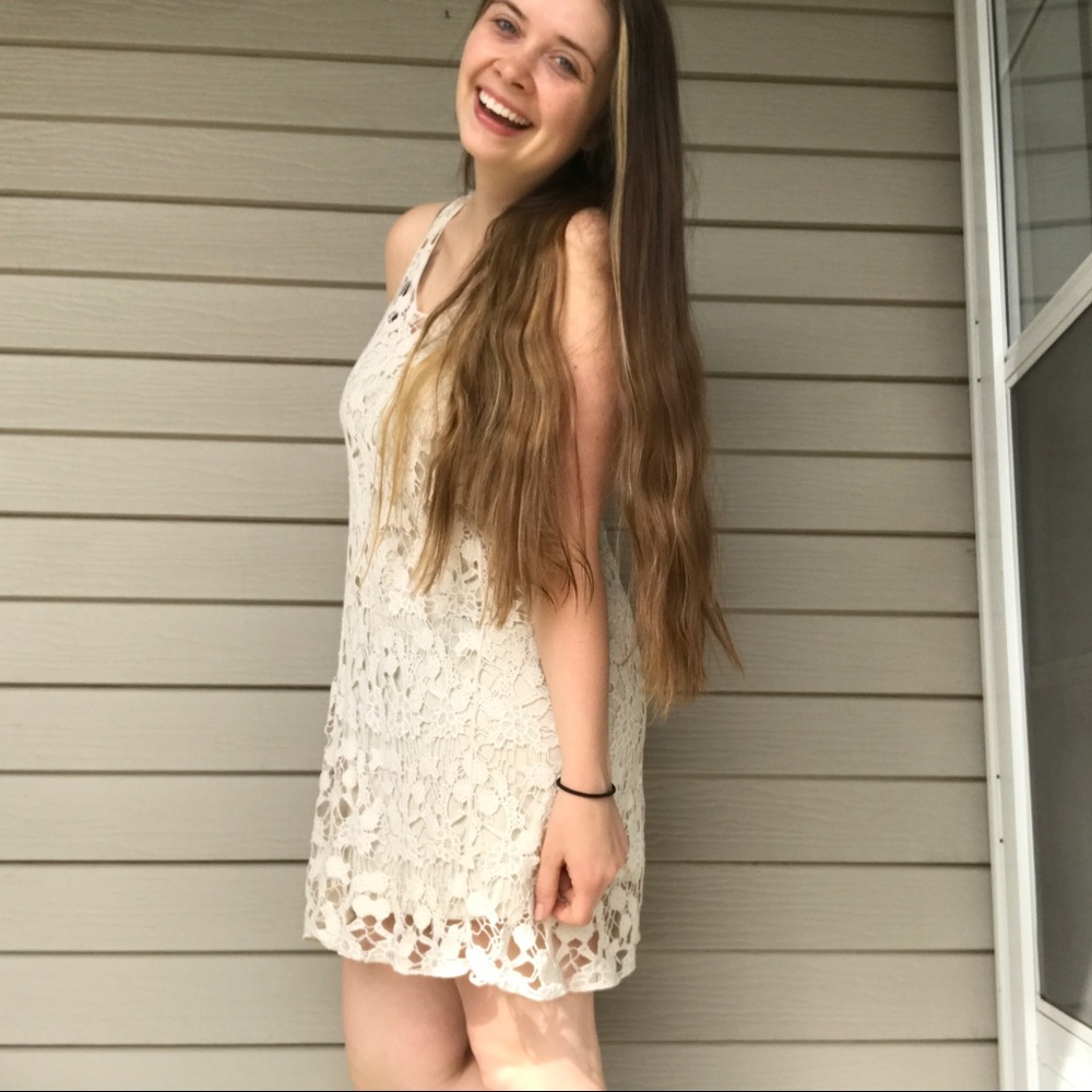LC lace dress - Picture 6 of 6