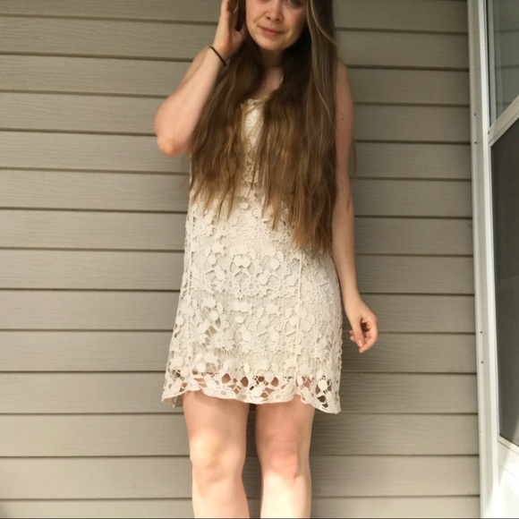 LC lace dress - Picture 5 of 6