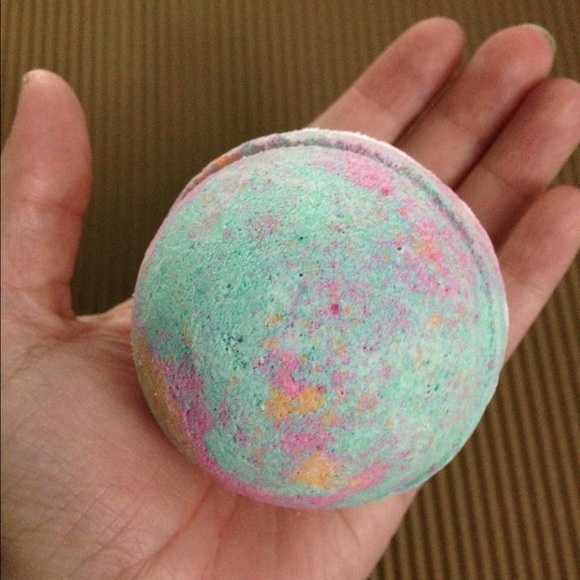 2 Flowers Bath Bombs - Picture 3 of 3