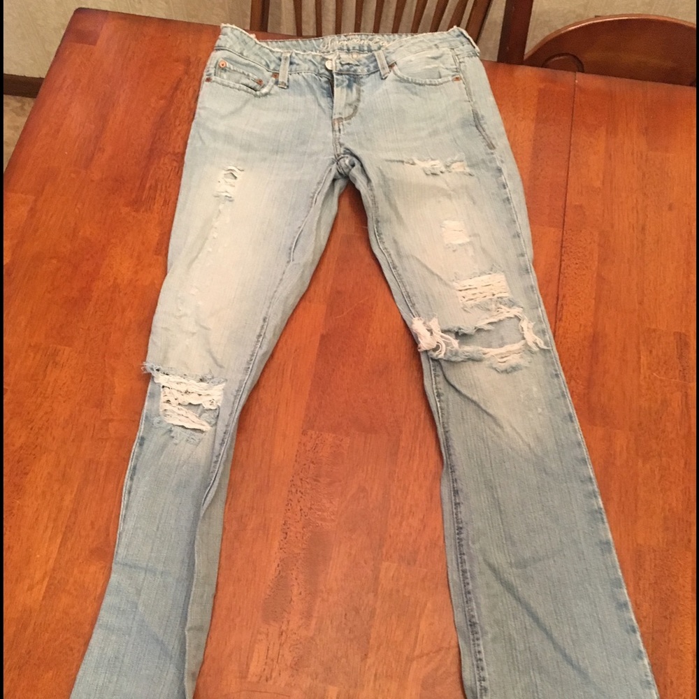 Light washed American Eagle Jeans 2 Long