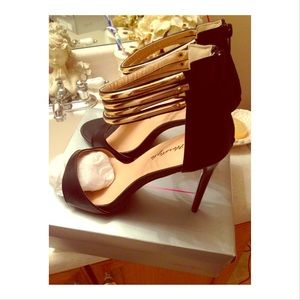 🔥Black & Gold Sandal🔥New Without Tag