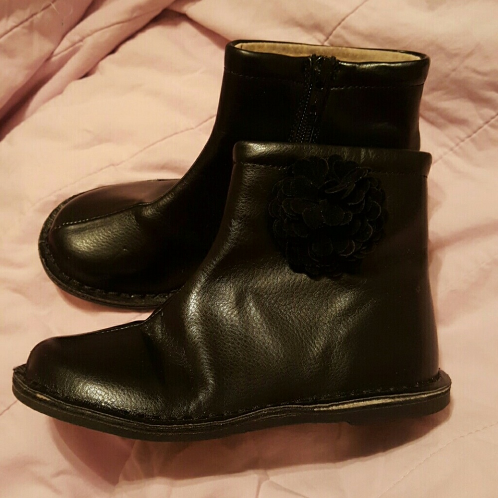 SOLD.....Girls' Black Leather Booties Size 11