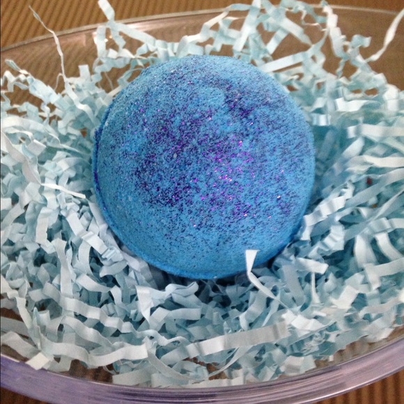 2 Patchouli and Sandalwood Bath Bombs - Picture 2 of 3