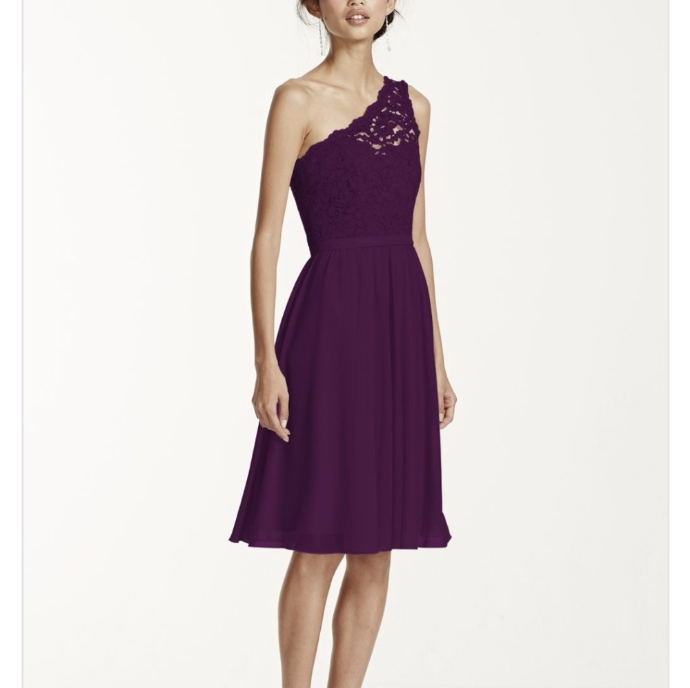 Purple one shoulder dreas