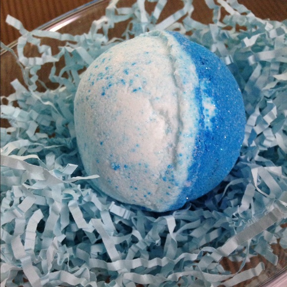 2 Aloe Bath Bombs - Picture 2 of 3