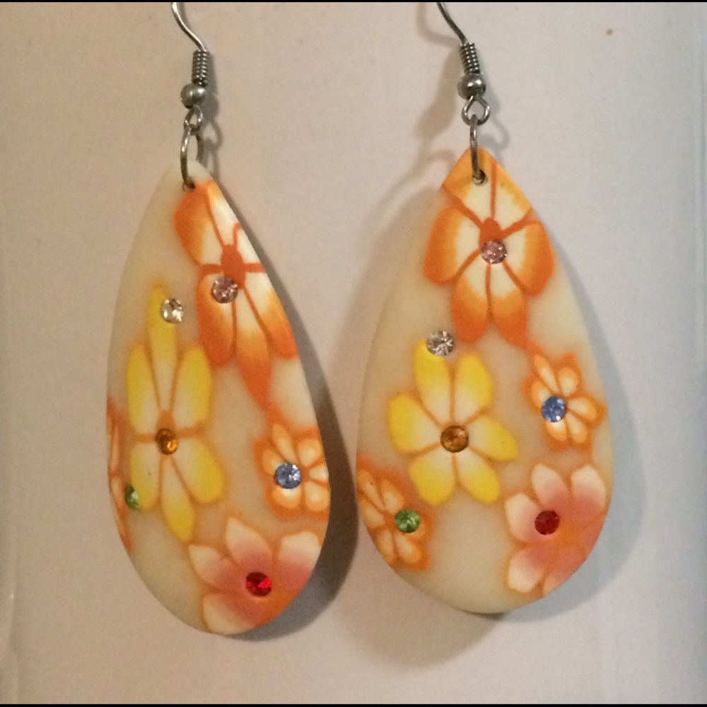 Floral Earrings w Rhinestones
