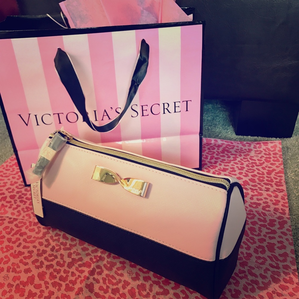NWT VS👛 HOT🔥 zip pouch/makeup bag/clutch