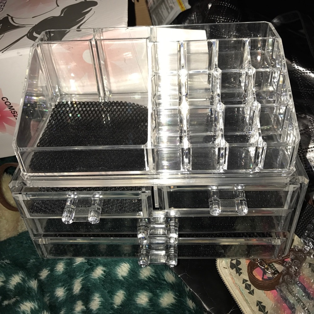 Makeup organizer