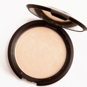 Becca Highlighter in Moonstone