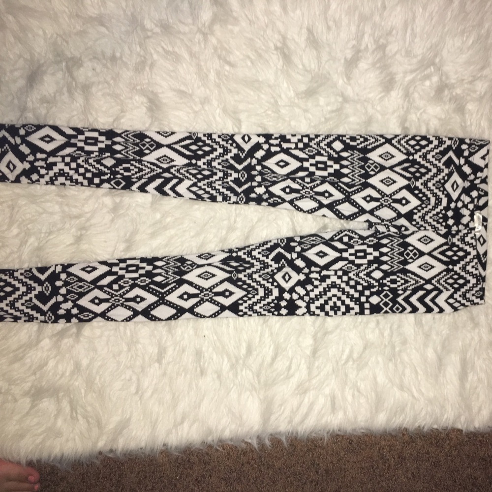 Black and white Aztec leggings