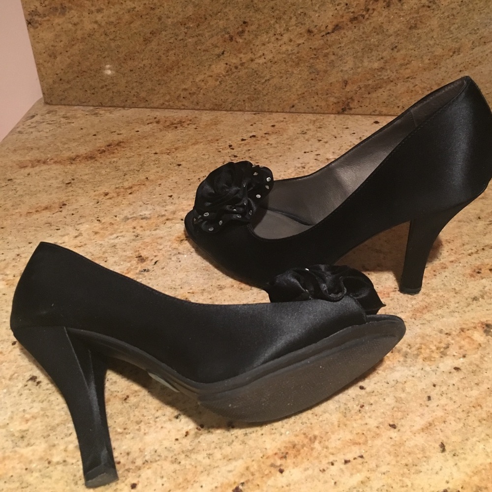 Shoes - Picture 2 of 4