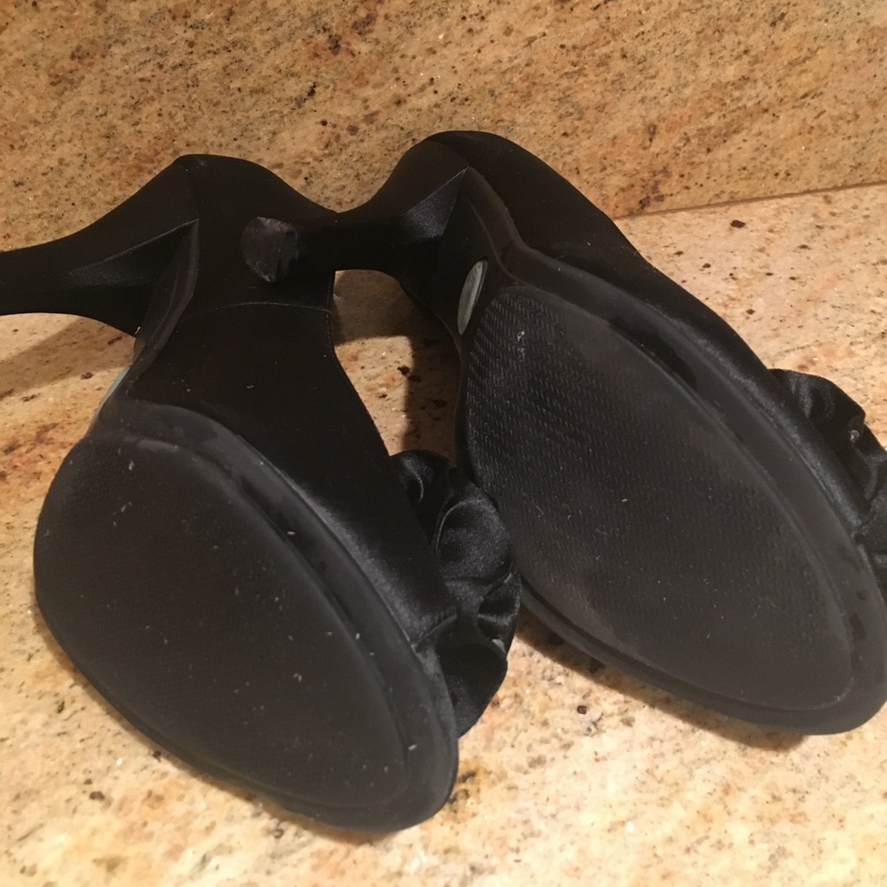 Shoes - Picture 3 of 4