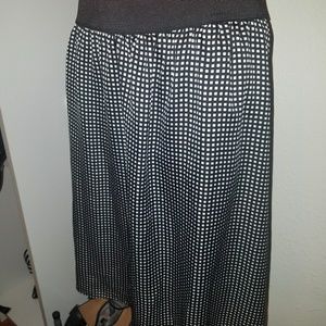Comfy and stylish pattern skirt