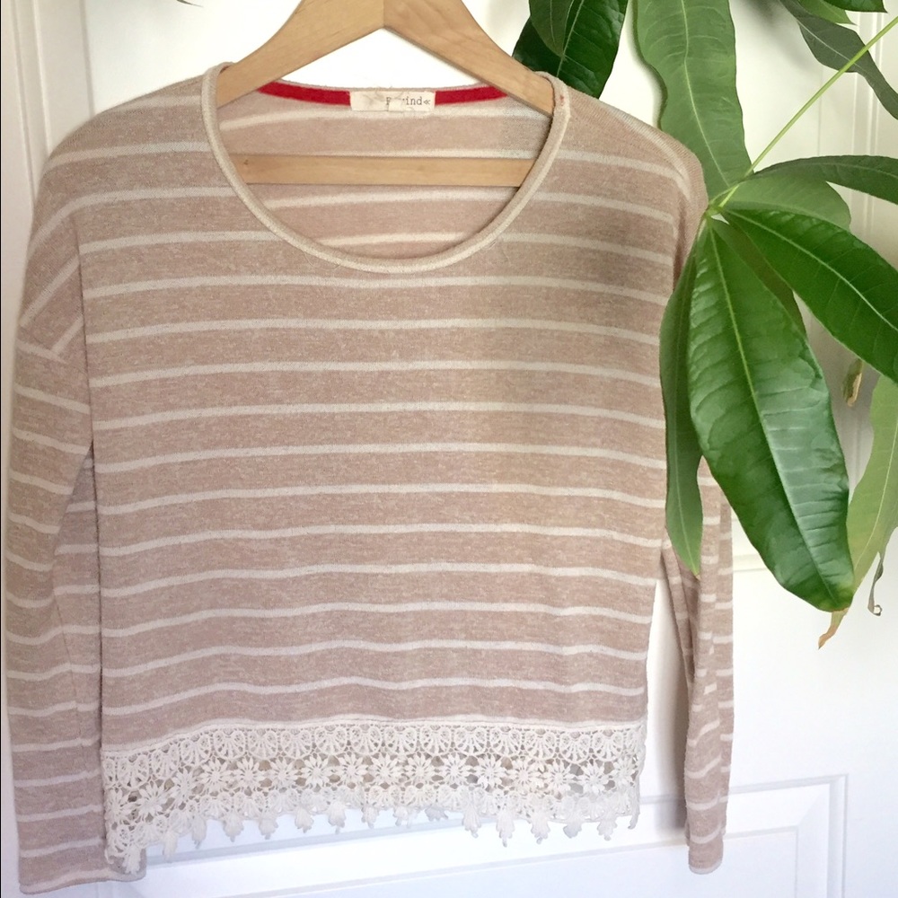 STRIPED LACE BOTTOM LONG SLEEVE SHIRT