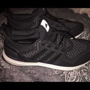 ADIDAS ULTRA BOOST size 9