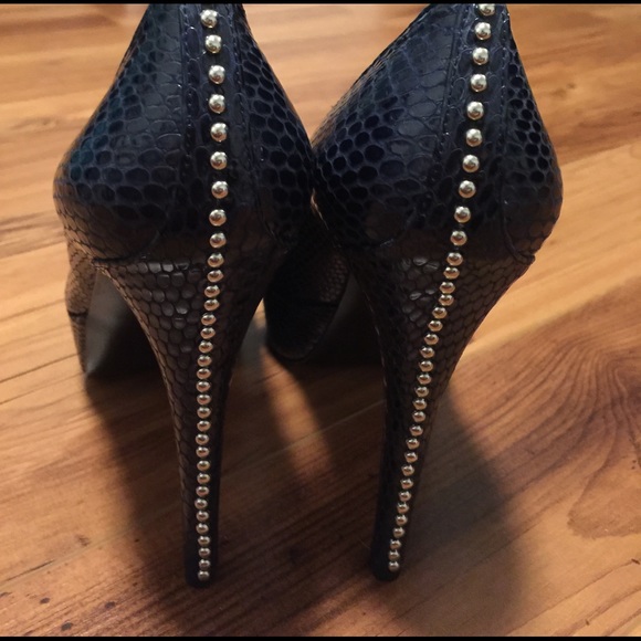BRAND NEW! Stuart Weitzman limited ed navy pumps! - Picture 2 of 4