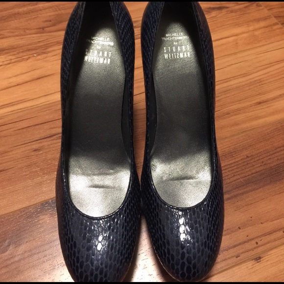 BRAND NEW! Stuart Weitzman limited ed navy pumps! - Picture 3 of 4