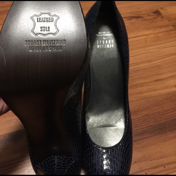 BRAND NEW! Stuart Weitzman limited ed navy pumps! - Picture 4 of 4