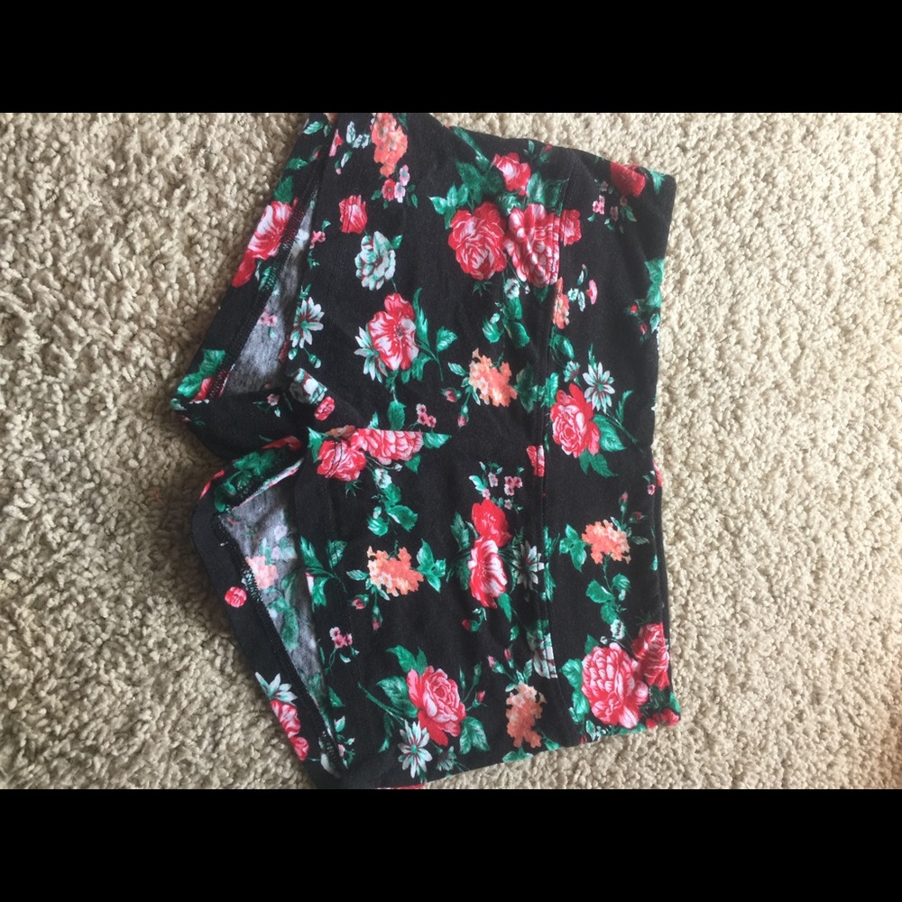 Low rise shorts