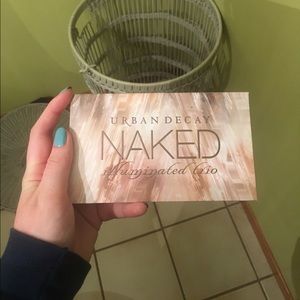 Urban decay illuminated trio highlighter palette!!