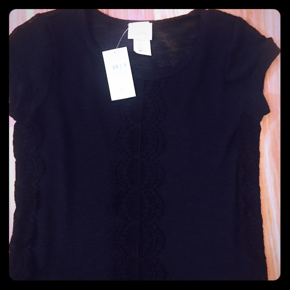 Girls NWT knit shirt with beautiful crochet