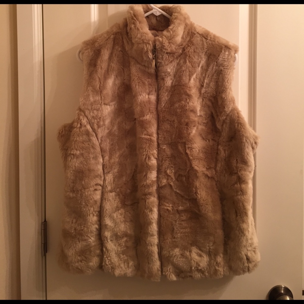 Faux fur vest 💕