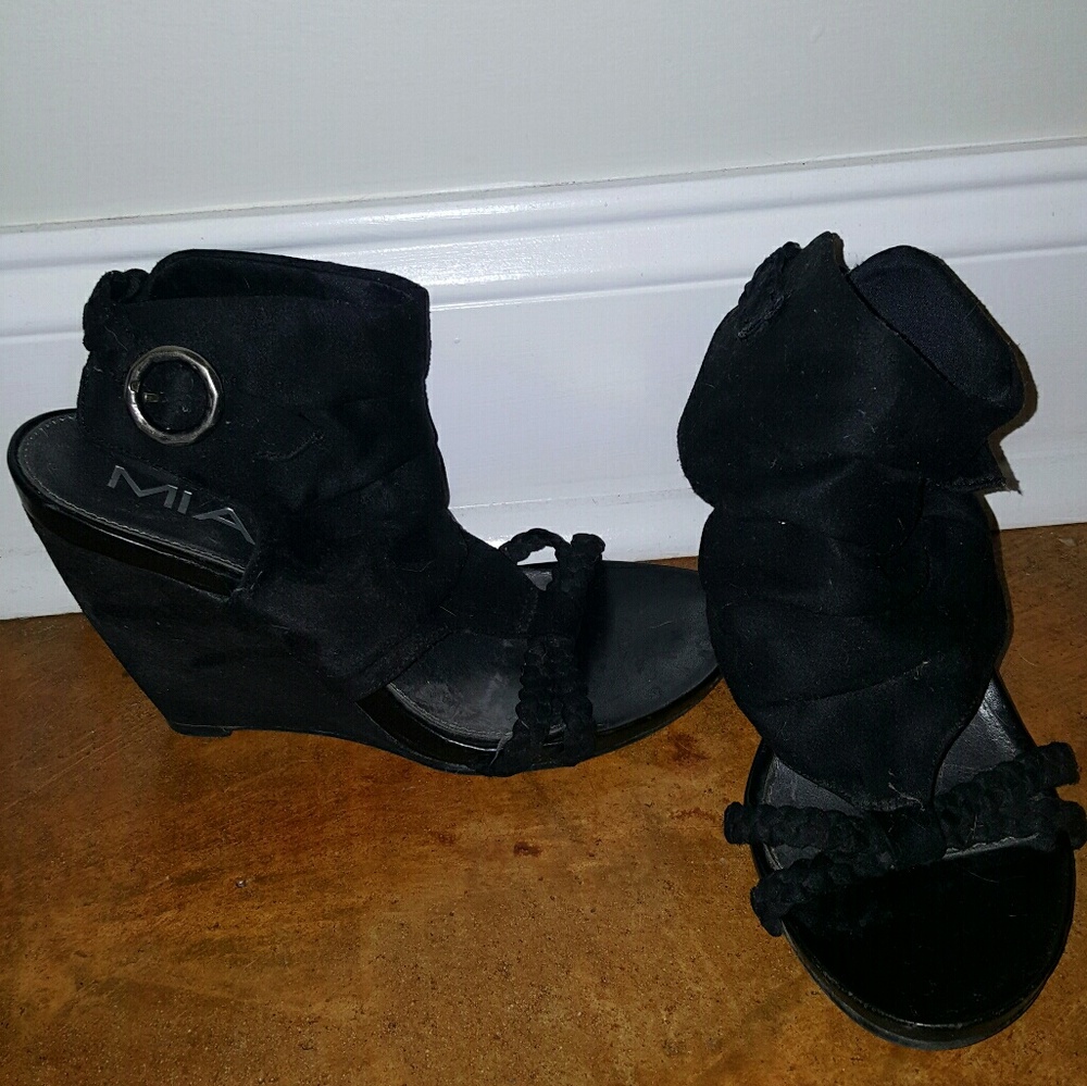 Black wedge sandals