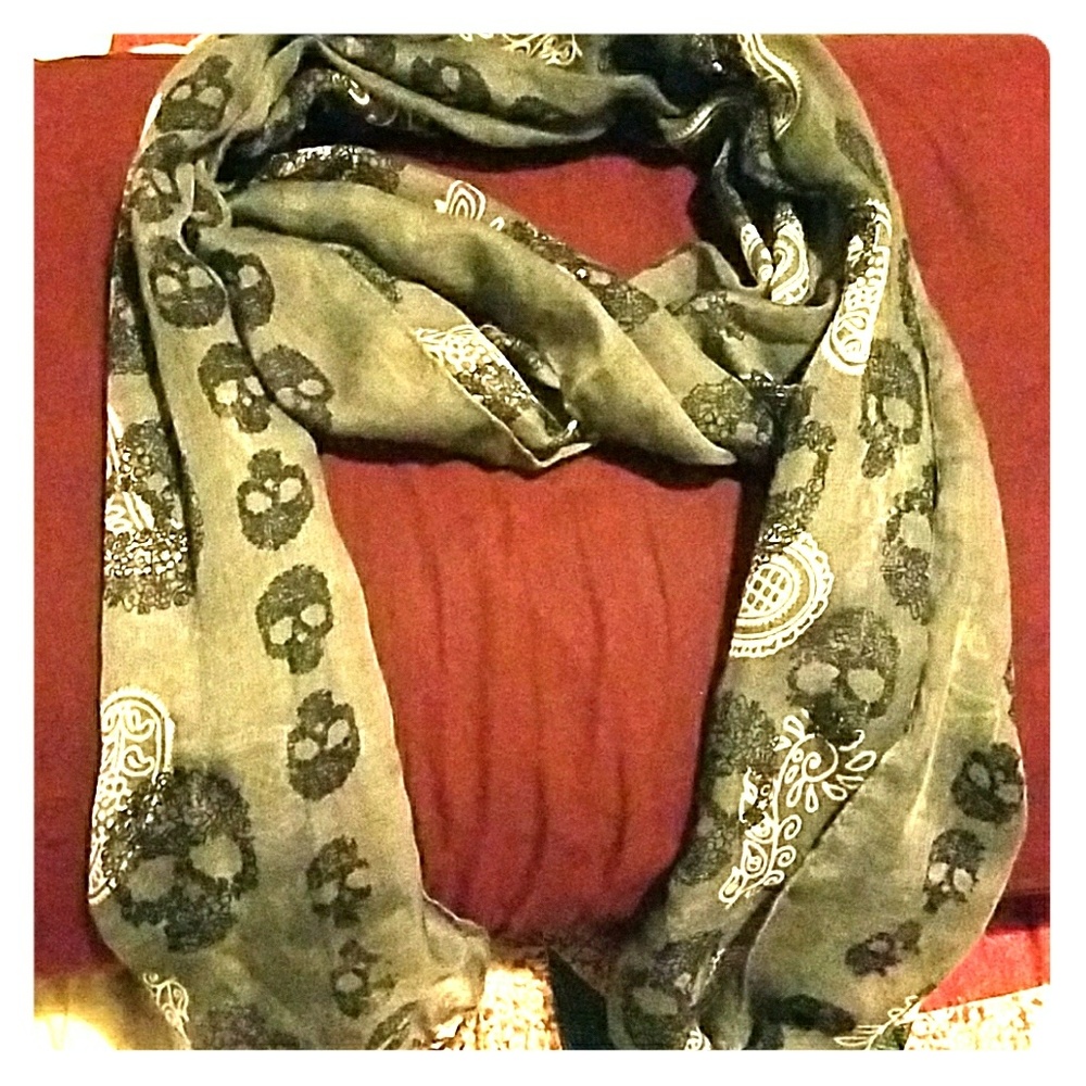 Super cute skull scarf