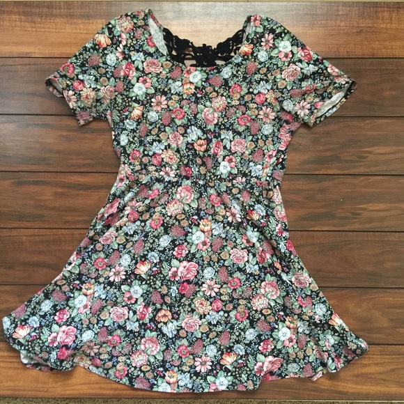 Forever 21 Dresses & Skirts - Forever 21 Floral Skater Dress