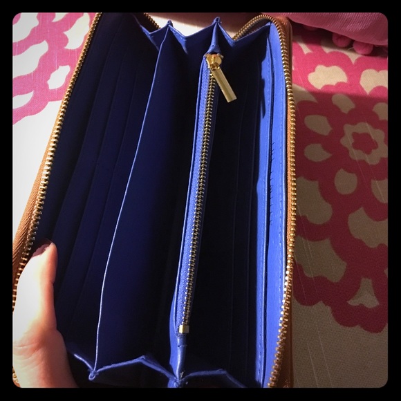 Super cute wallet 💙 - Picture 1 of 4