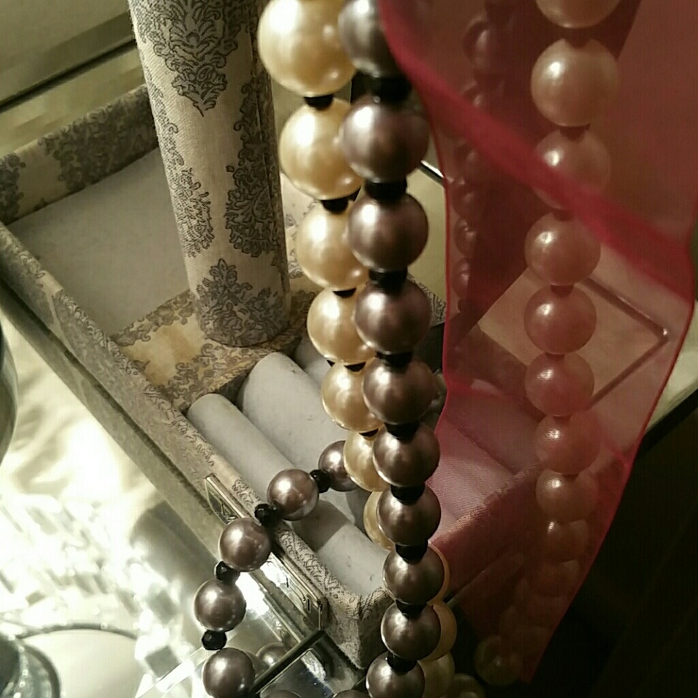 Adorable Ribbon Necklace - Picture 2 of 2