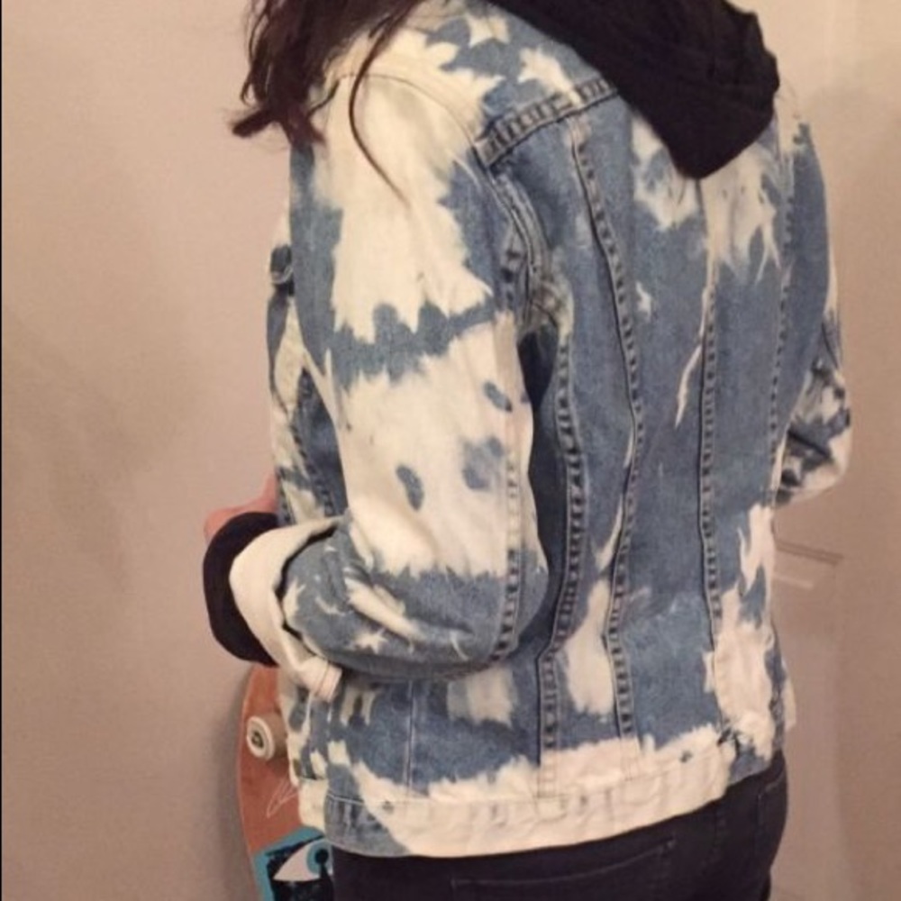 Light Blue Cloud Wash Denim Jean Jacket! - Picture 4 of 10