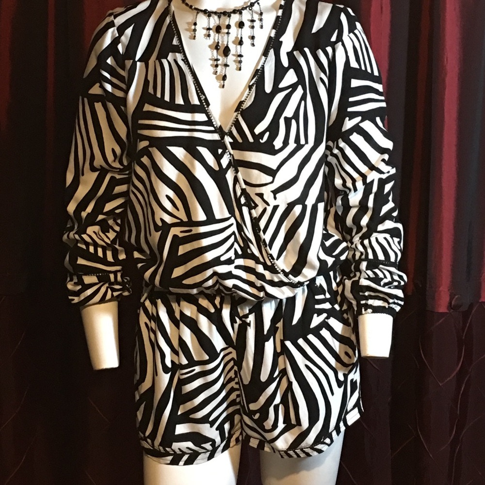 GUESS Long Sleeved Romper