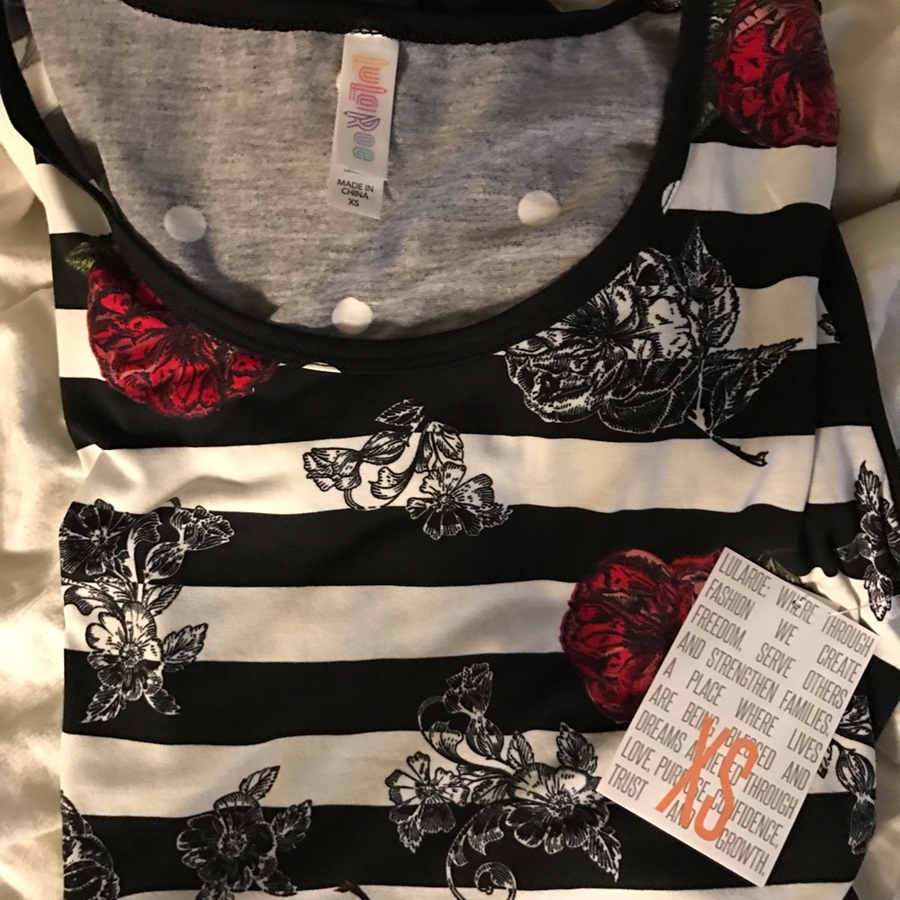 💕Lularoe XS Classic tee with stripes and roses💕