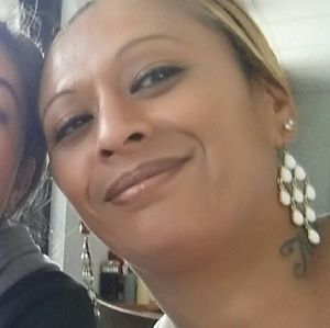 Meet your Posher, Camelia