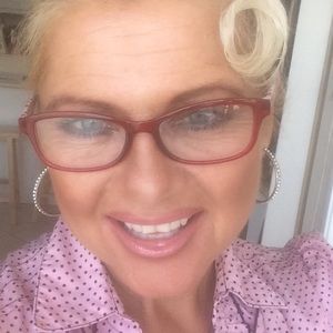 Meet your Posher, Adrianna