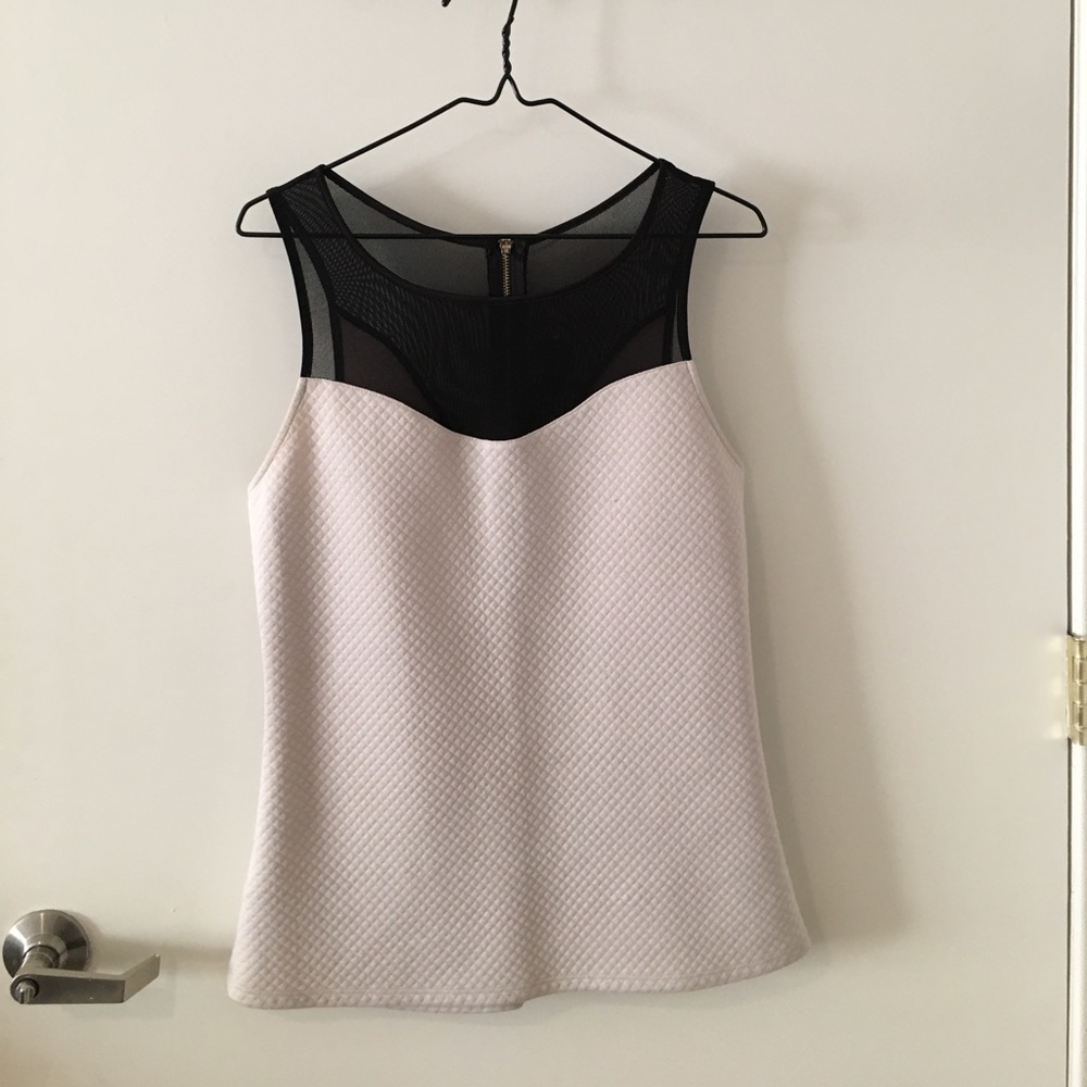 Express white and black zip top