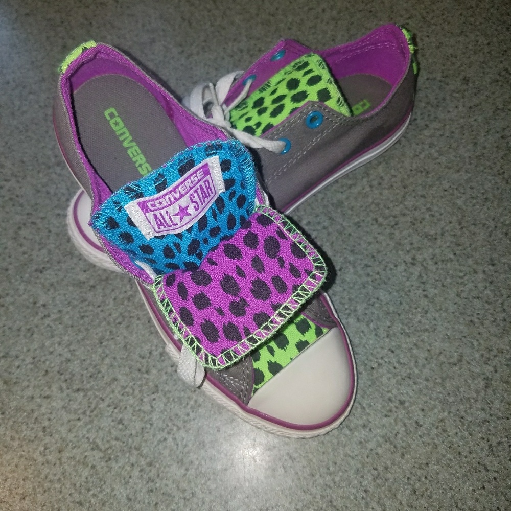 Kids double tongue chucks