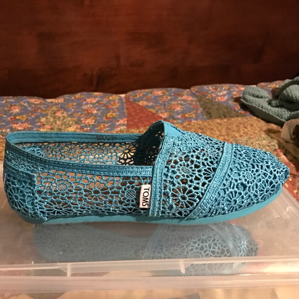 EUC Women's Aqua Morocco Crochet Toms 7.5 with box